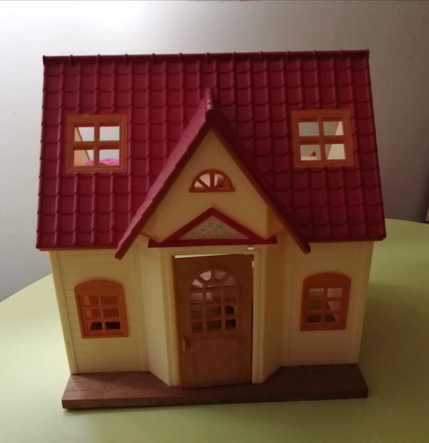 sylvanian families red roof cottage